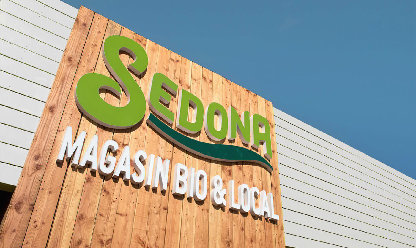 Logo sur la façade du magasin Sedona